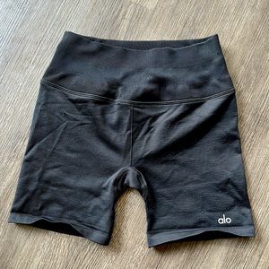 Alo Yoga Biker Shorts in Black